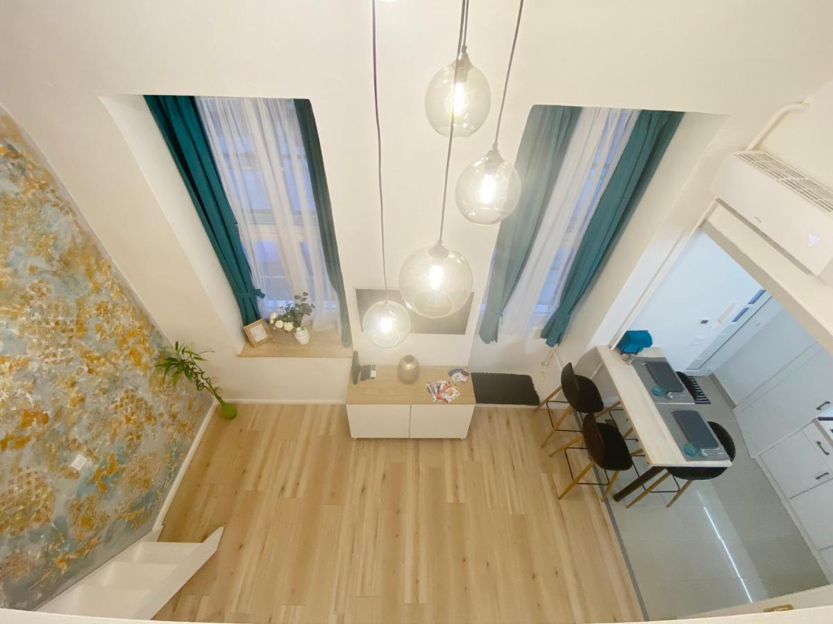 Goldart Design Apartment In The Heart Of Будапешт Экстерьер фото